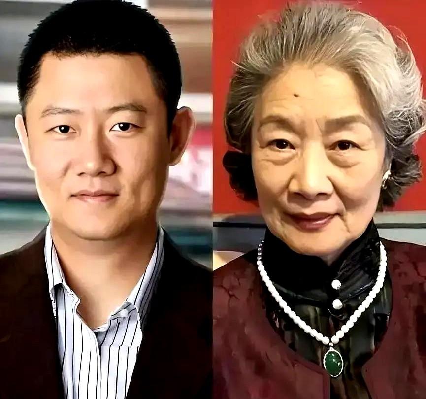 父亲去世4个月后，王骁拿到了金鸡奖最佳男配角。

他站在台上，说父亲王群生前也曾