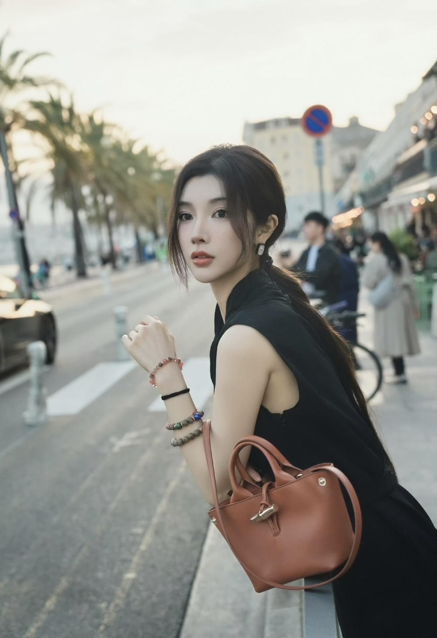 想和你一起吹吹晚风。 小小妮