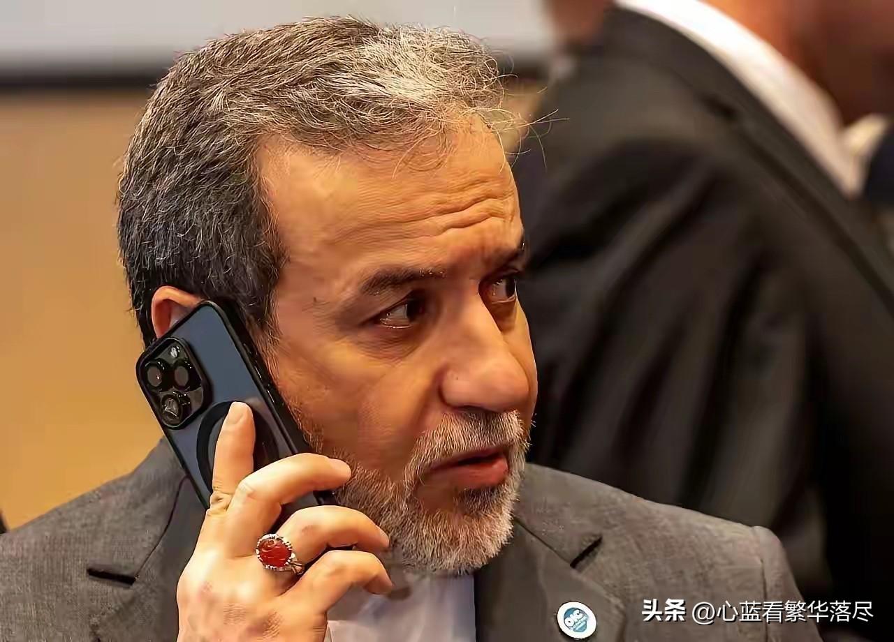 实在是让人难以理解
伊朗外长阿卜杜拉希杨
使用的竟然是苹果手机
这是没有一点基本