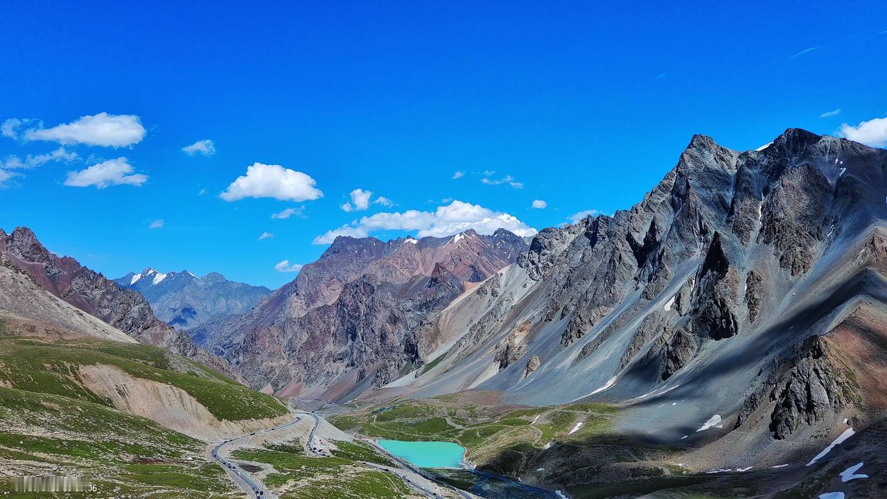 我这几年在贵州、云南等地旅居，所到之处重庆人多啊，不少重庆人在云南、贵州买房了，