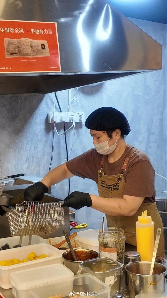 店主优先招聘残疾人给体面谋生机会长沙一家专为中年人留岗位的餐饮店不少中年人找工作