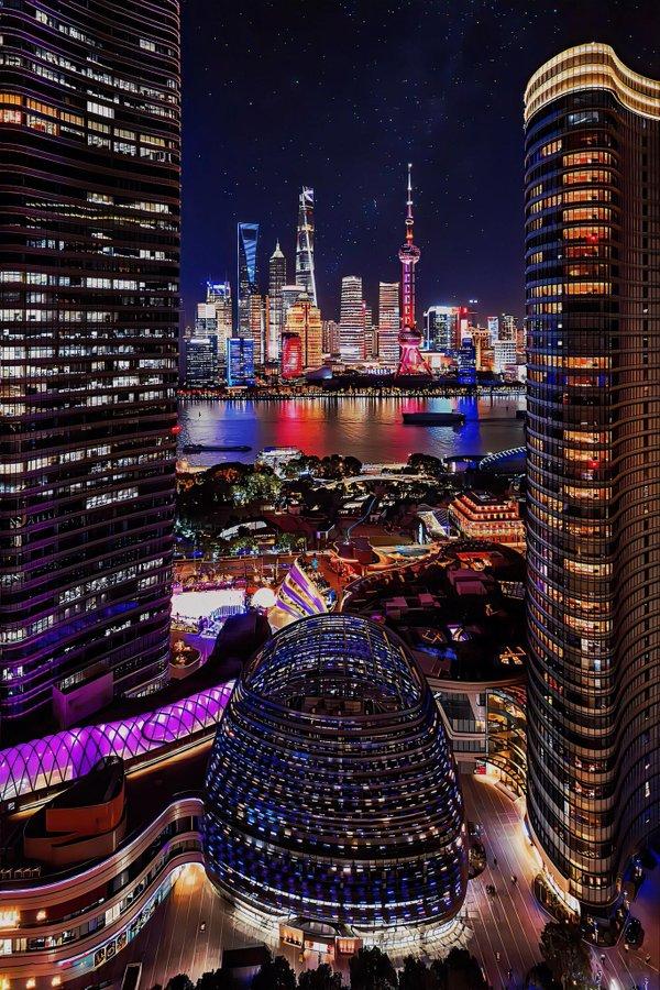 世界唯二没有美军基地，
有核武保护的国际金融中心是上海和香港!
知道香港和上海房