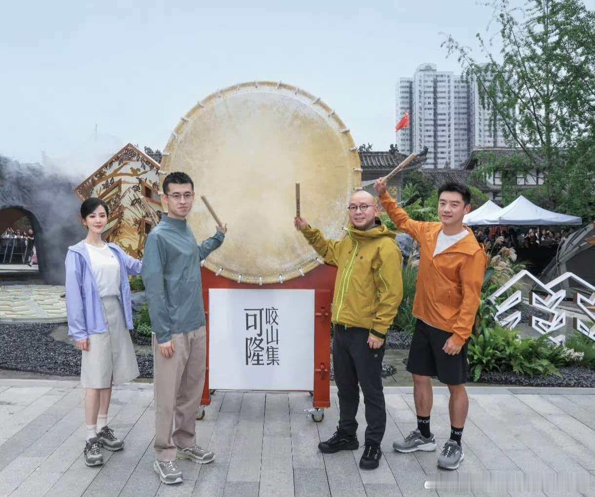 万般的喜欢[心]又红又专的好演员朱一龙，咋能不喜欢呢！他业务能力强，人品正，颜值