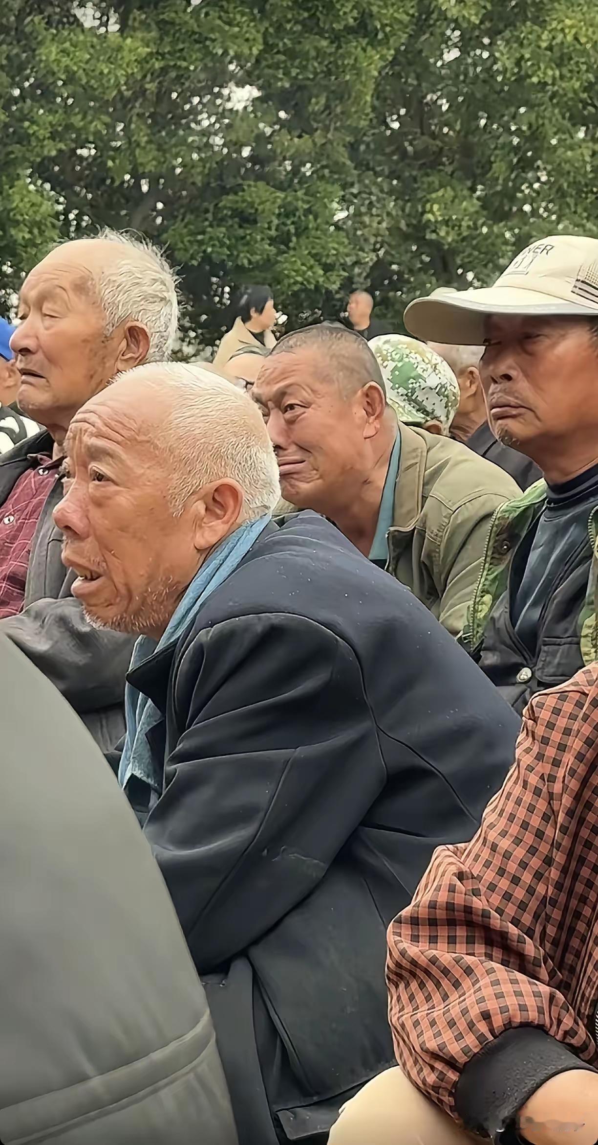 如今，戏曲、粤剧并非无人问津，而是很多人负担不起。一场戏下乡演出要十几二十万元，