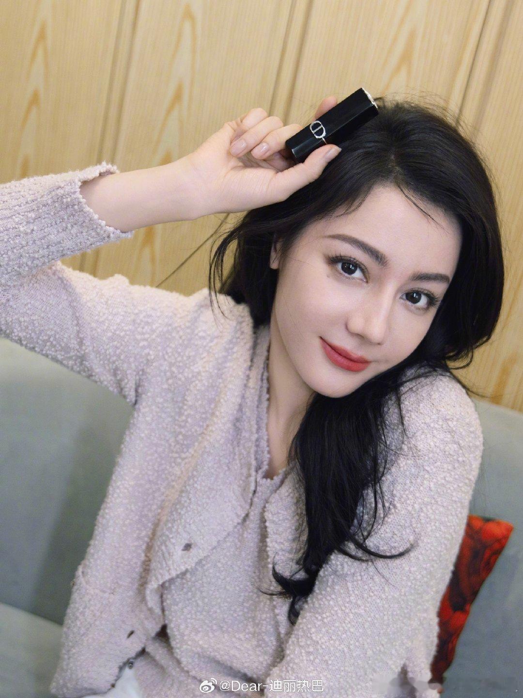 迪丽热巴锦鲤红迪丽热巴808锦鲤红迪丽热巴808 锦鲤红，2026红运开年，心想