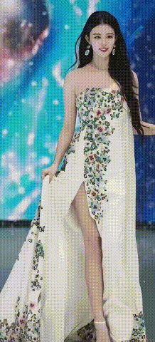 王楚然现役95顶美这个王楚然我先笑纳了，镜头追不上她的生动，好美好优雅，走路粉不