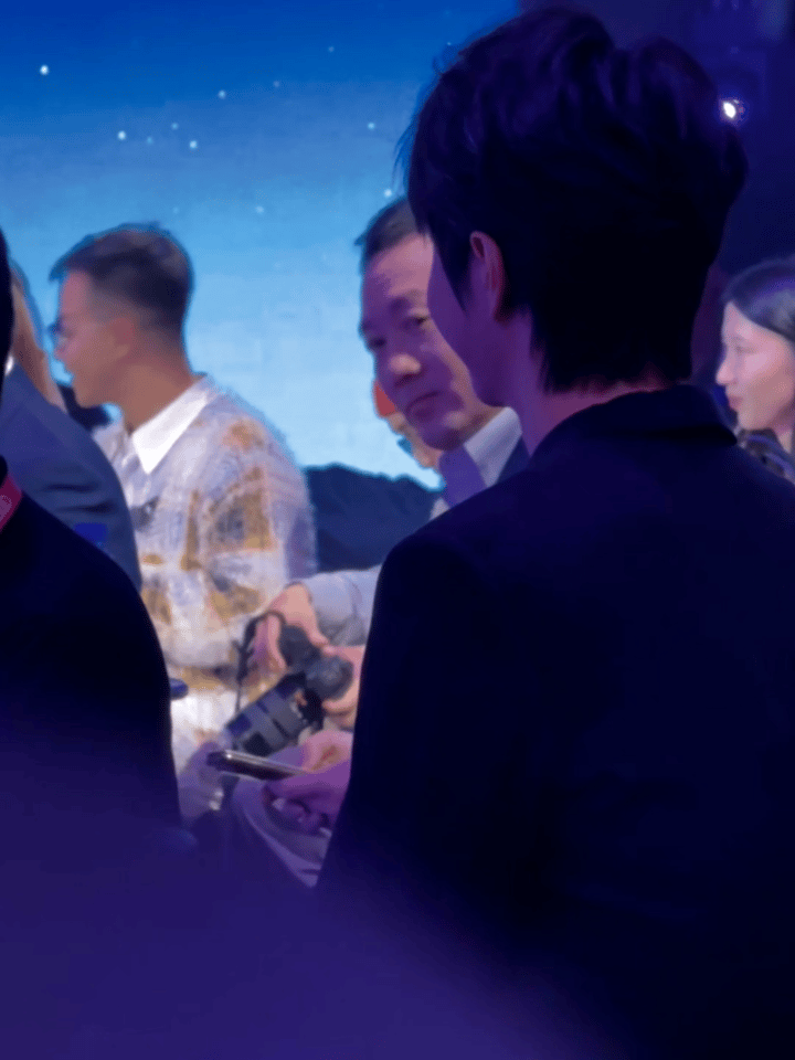 王一博用奶膘跟人社交  王一博又在用奶膘跟人社交，啊啊啊啊啊啊啊啊啊好萌的小包子
