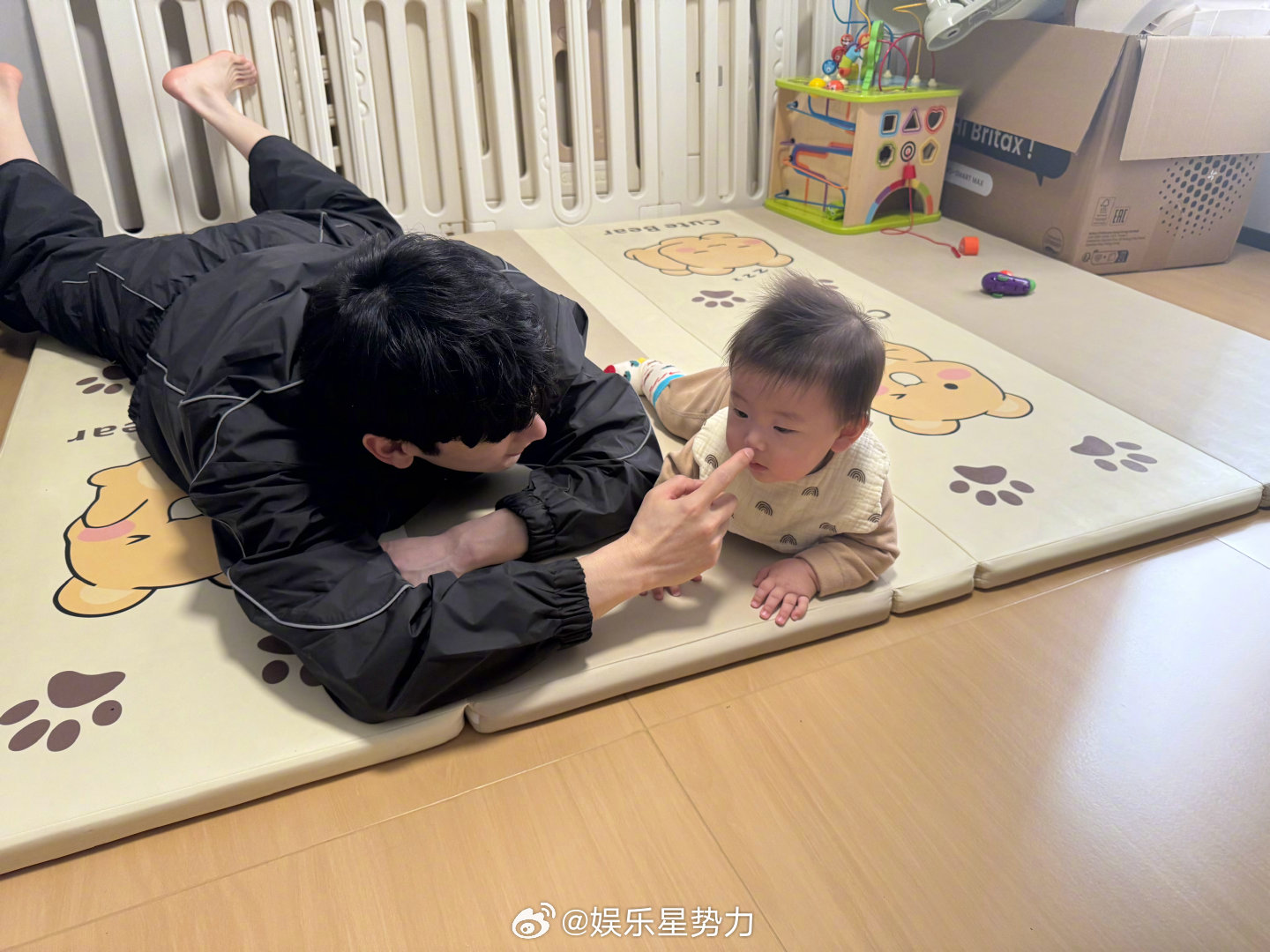 刘芮麟的儿子会叫爸爸了刘芮麟拍到儿子第一次叫爸爸 小奶音萌化了！刘芮麟记录下儿子