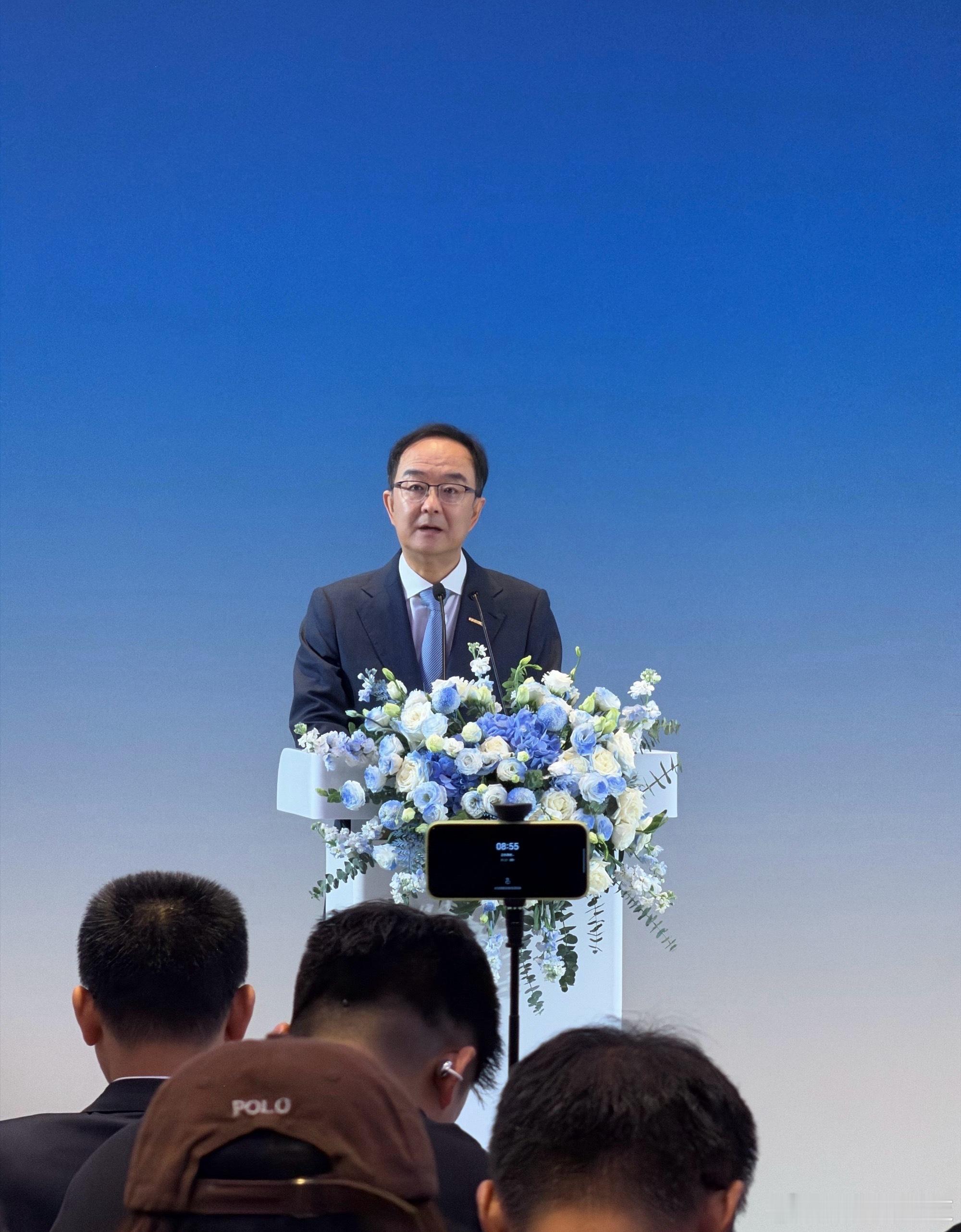 新能源行业前几年更像是在抢地盘，现在开始有点进入“拼资源整合”的阶段了。蔚来和吉