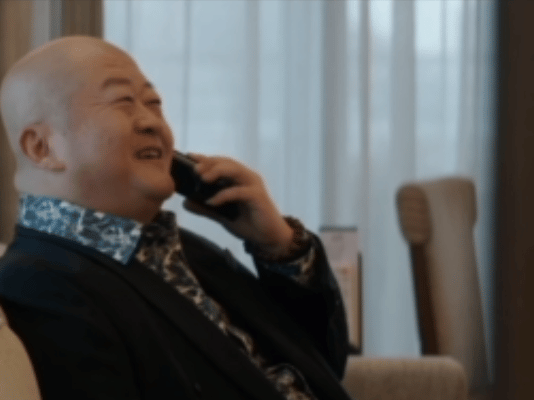 深情眼导演和男主打起来了演员不够，导演来凑，《深情眼》导演张笑安片场和男主毕雯珺