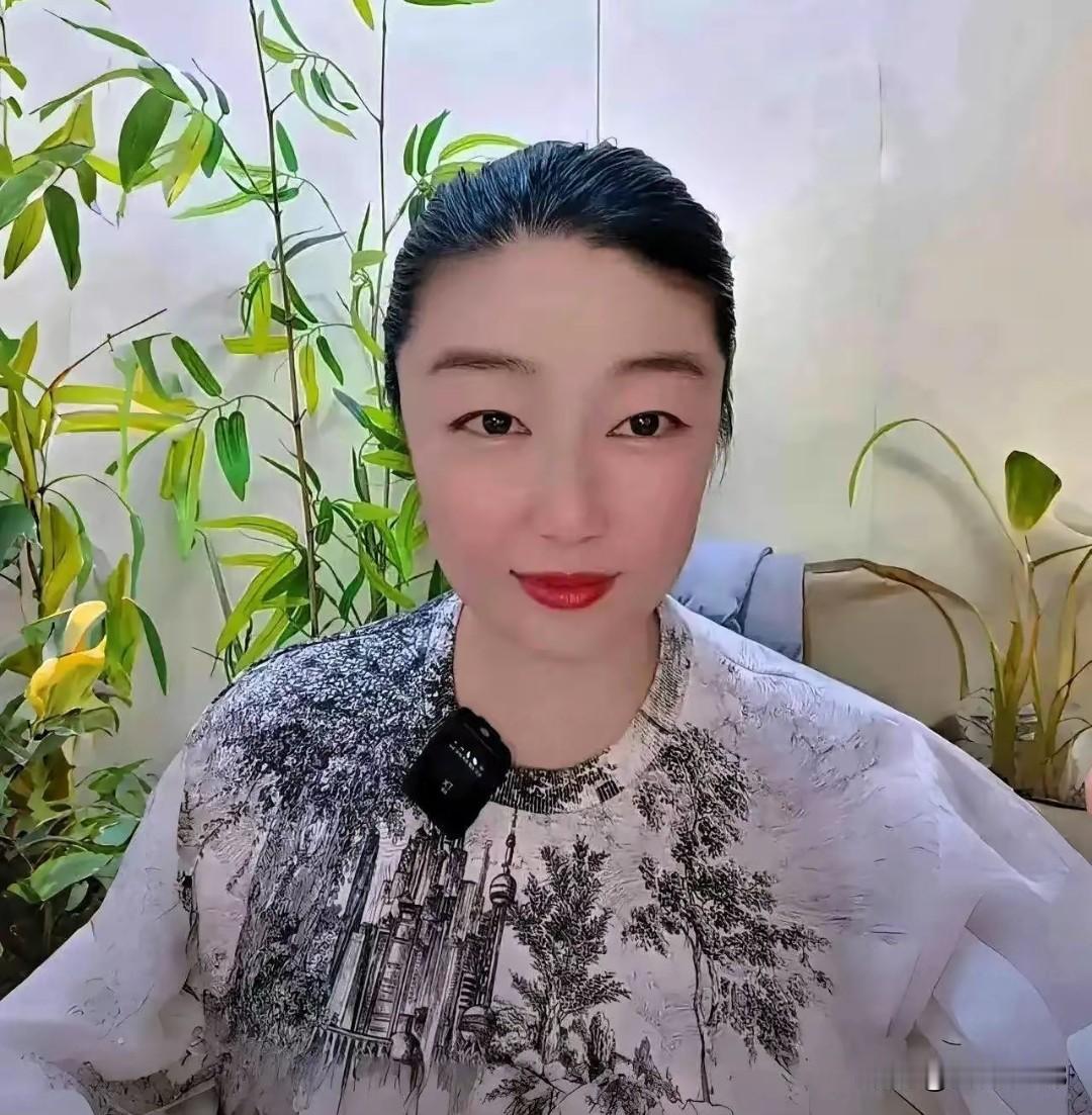 李雨婵这次栽的跟头非常的狠，账号作品一个都没有了，貌似要封号。
     李雨蝉