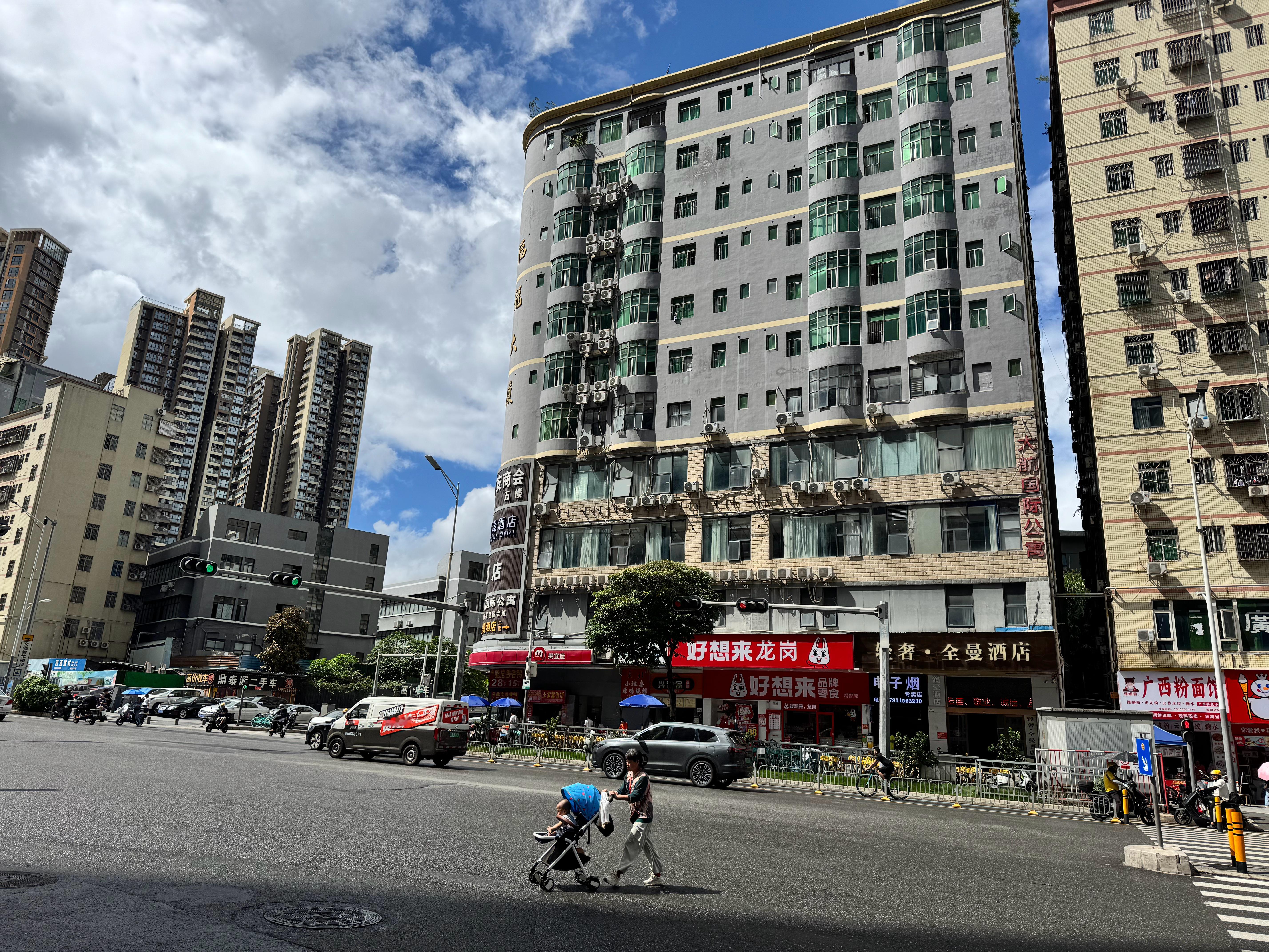 永远不要踩点上班，迟到的风险非常大，100元的全勤奖，要危险了，还有三分钟上班。