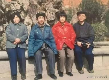 看完泪目！核弹专家魏世杰夫妻都是搞核弹的，可能是受辐射影响，儿子智力低下，女儿精
