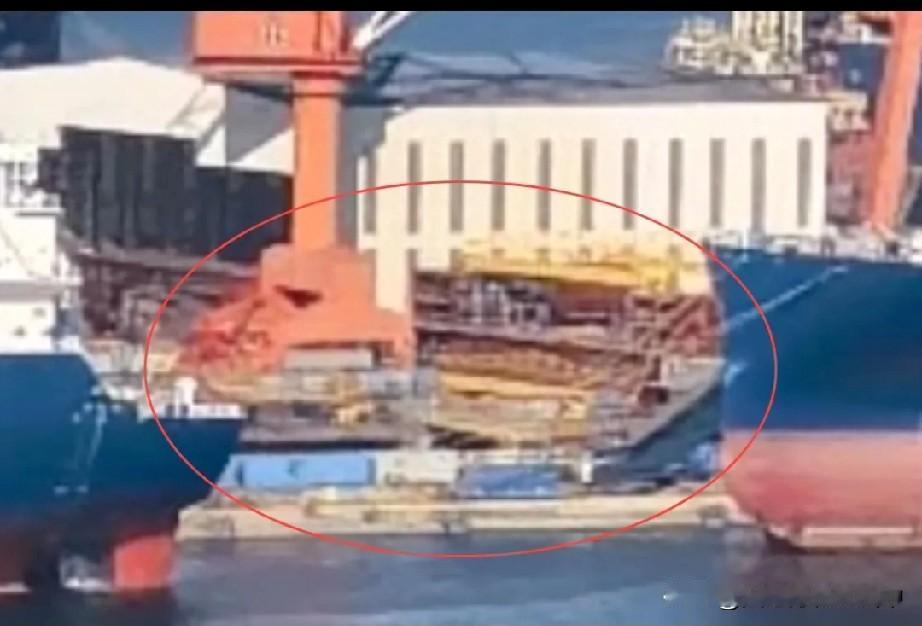 今日刚出的新图，清晰度就别多想了，咱们也就是图一乐呵。

有个关键细节很明显，4