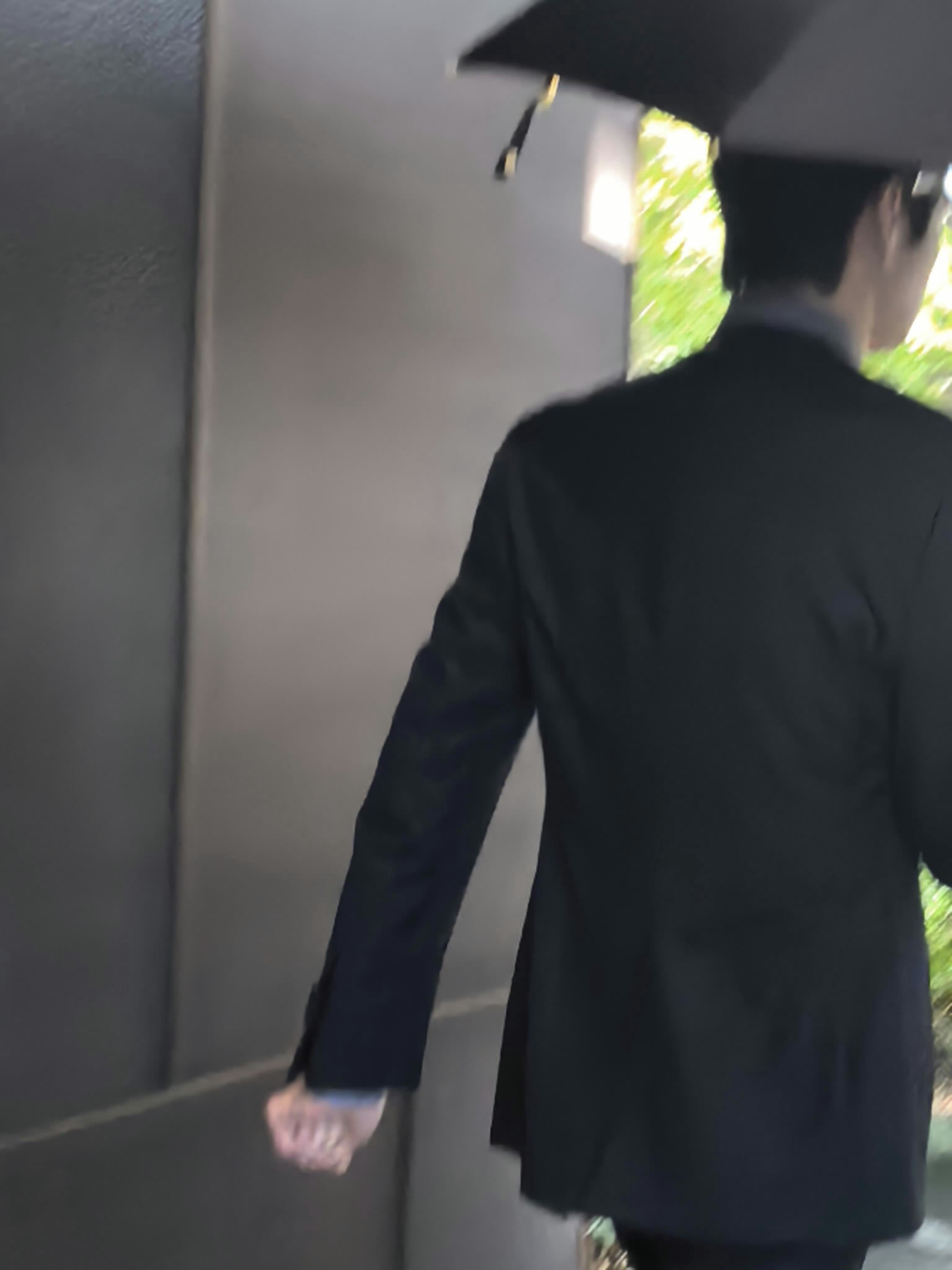 好萌叽的背影 捏捏小拳头🥺🤏 ​​​