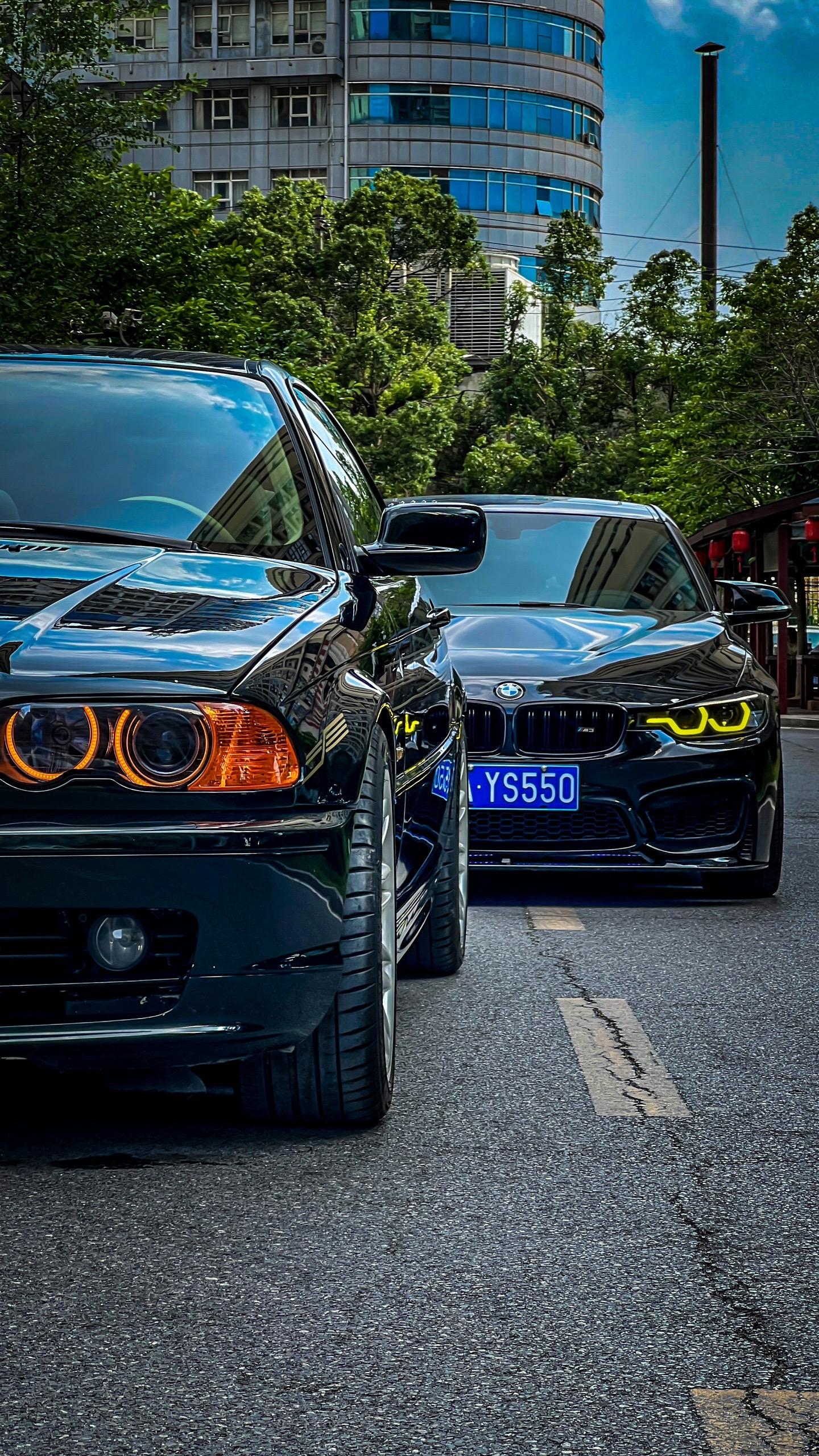 宝马E46宝马F30。都说隔代亲，是在这样吗