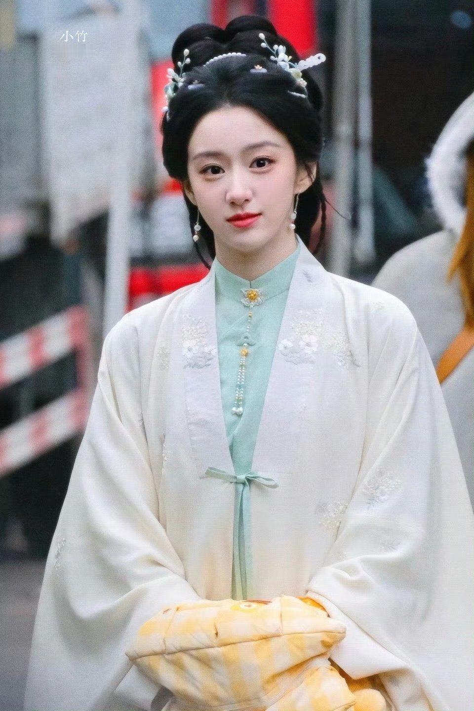 包上恩窈窈有期造型🈶好一个乖乖女宝，和古装适配度max快拍 