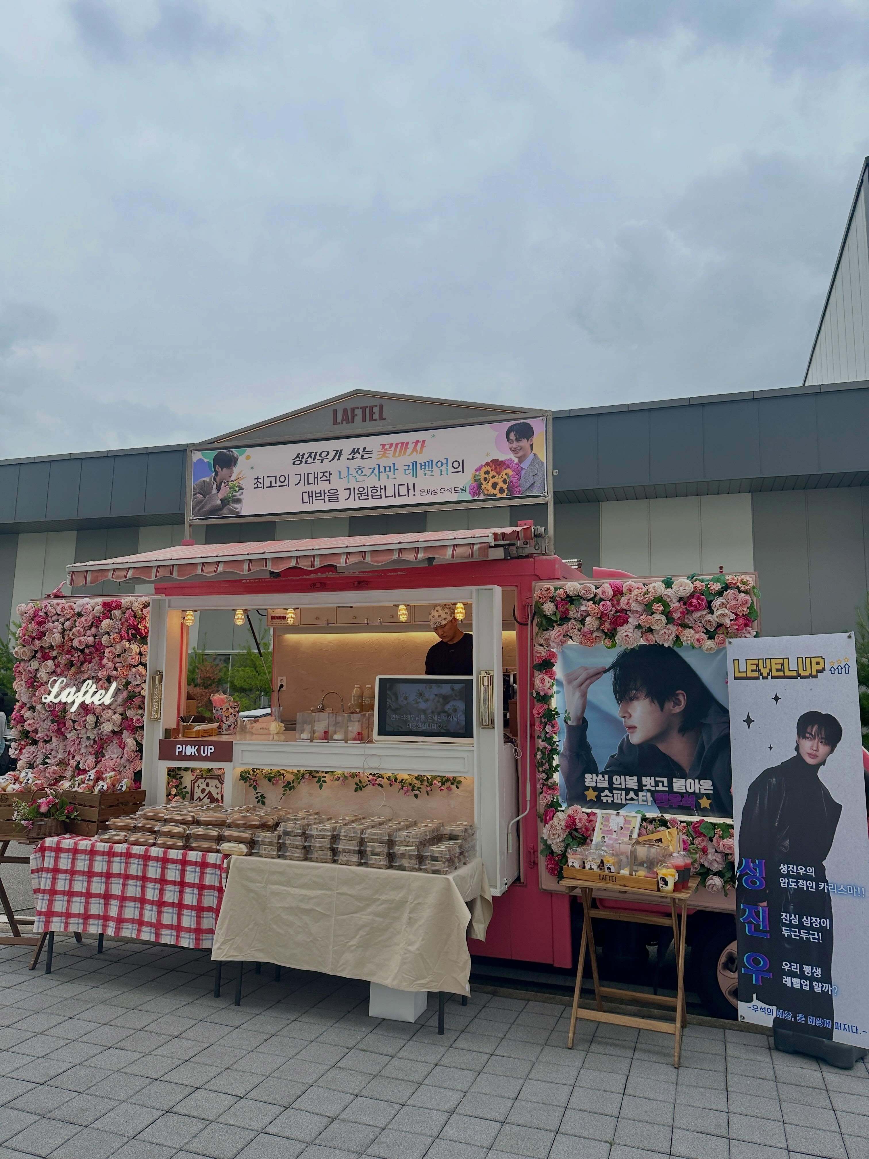 边佑锡 🩵 边佑锡我独自升级 咖啡车店主更新，6.28“全世界佑锡”的咖啡车应
