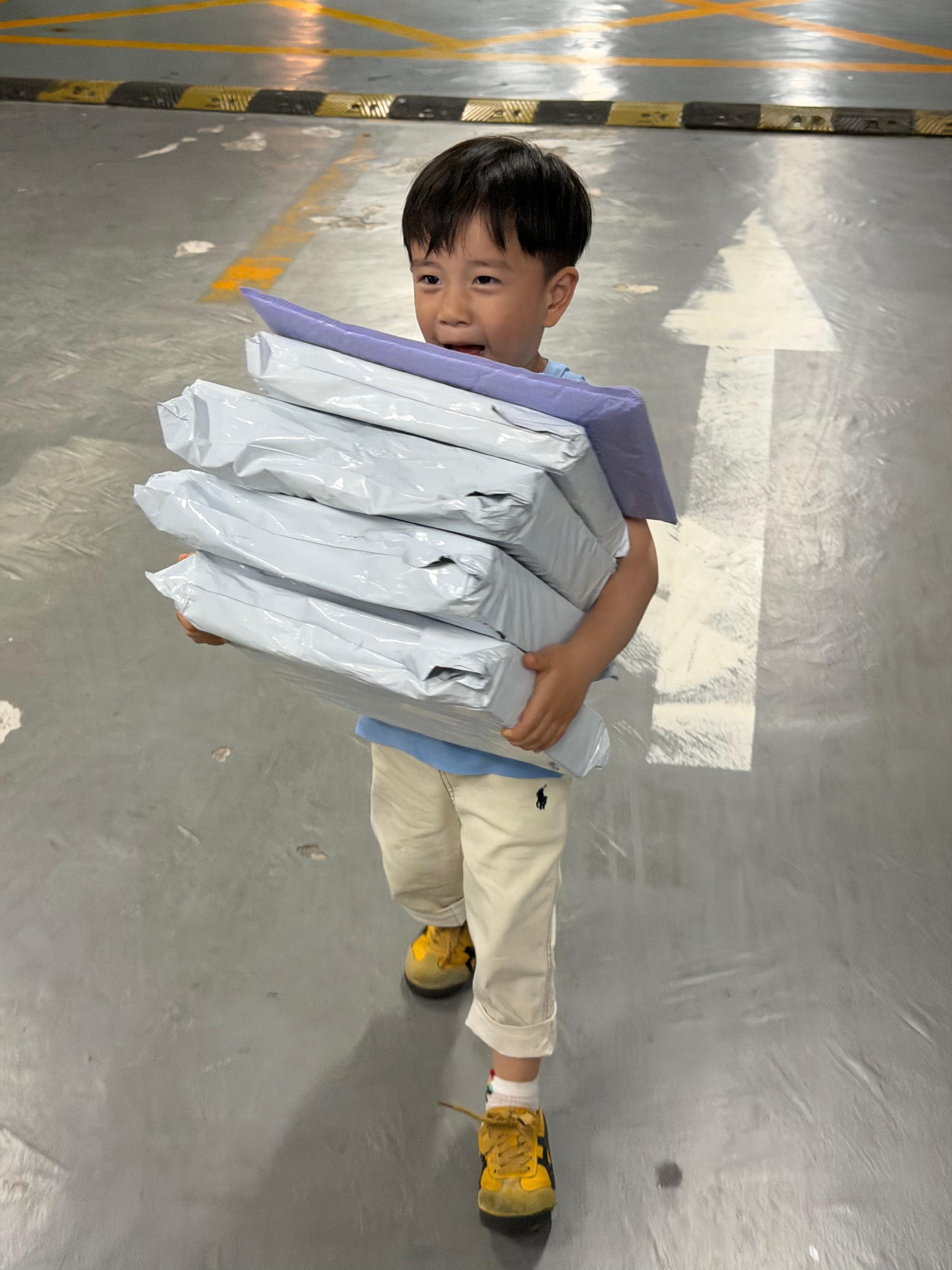 回家陪孩子睡一晚，玩一下！我又上飞机了再回来得下周了 天津