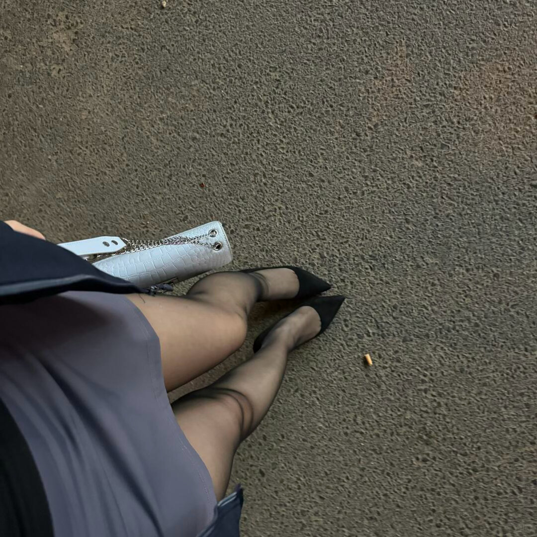 是谁周日还上班 我不说[流汗] ​​​