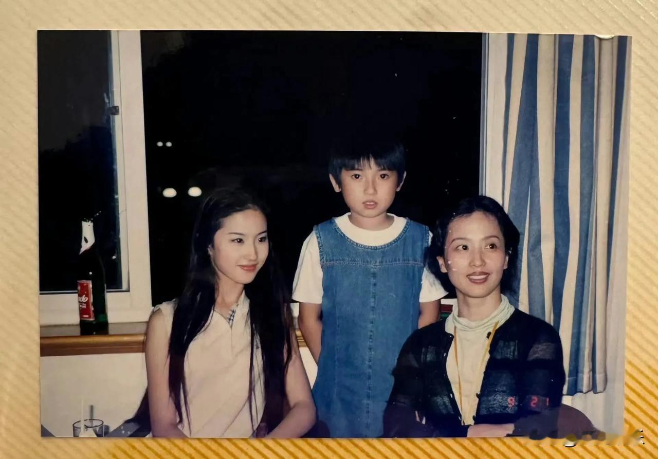 真好看啊～16岁的神仙姐姐

从小美到大，好青涩的神仙姐姐啊

#哪位女神惊艳＃