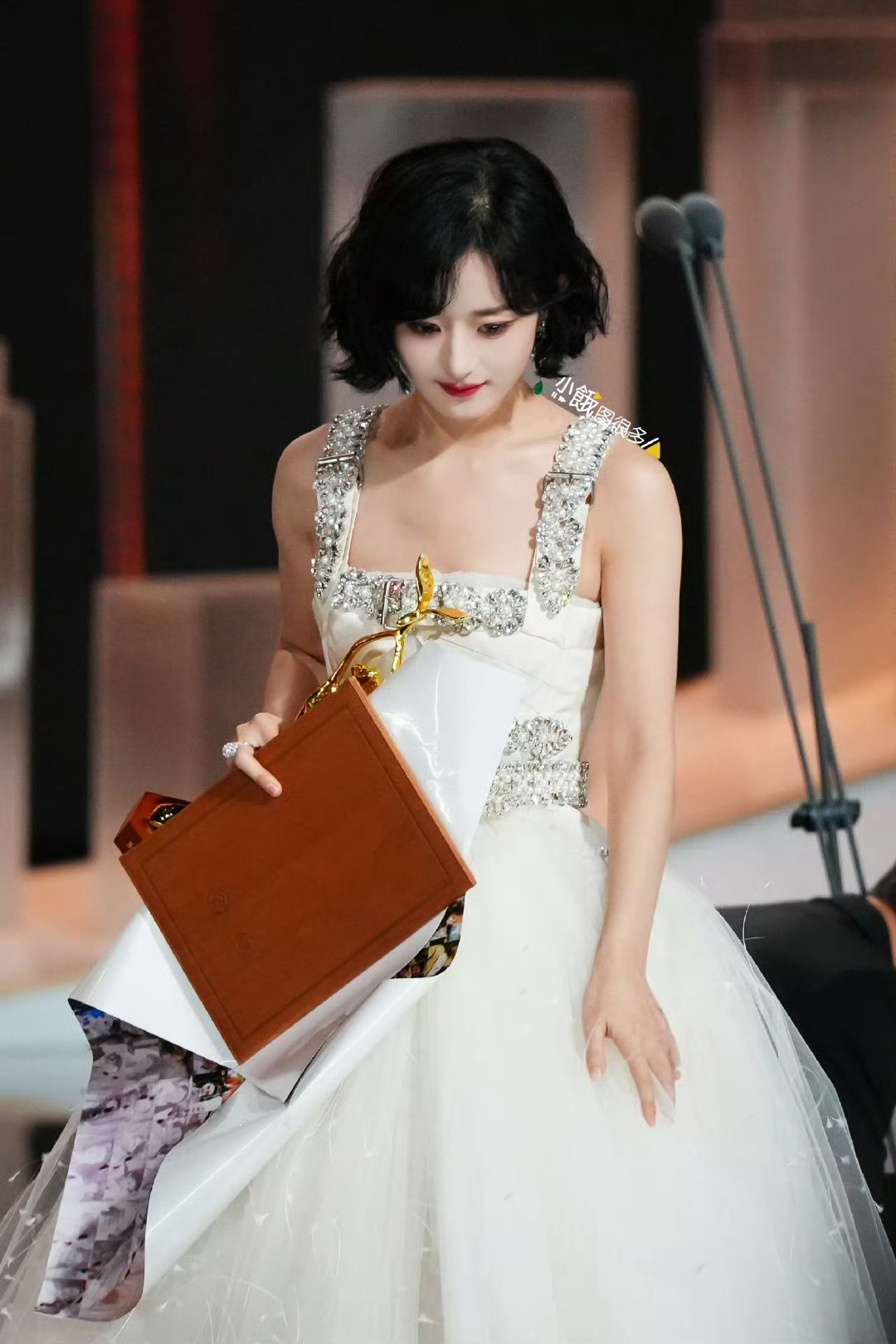 #赵丽颖被新人演员问如何提高演技#认真对待角色，打磨演技，沉淀自己。“要相信自己