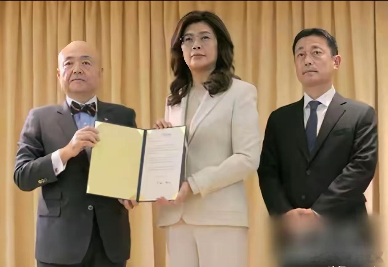 汤家凤：大家看到国民党的这些徒子徒孙们一个个争先恐后给日本人捐款、一个个数典忘祖