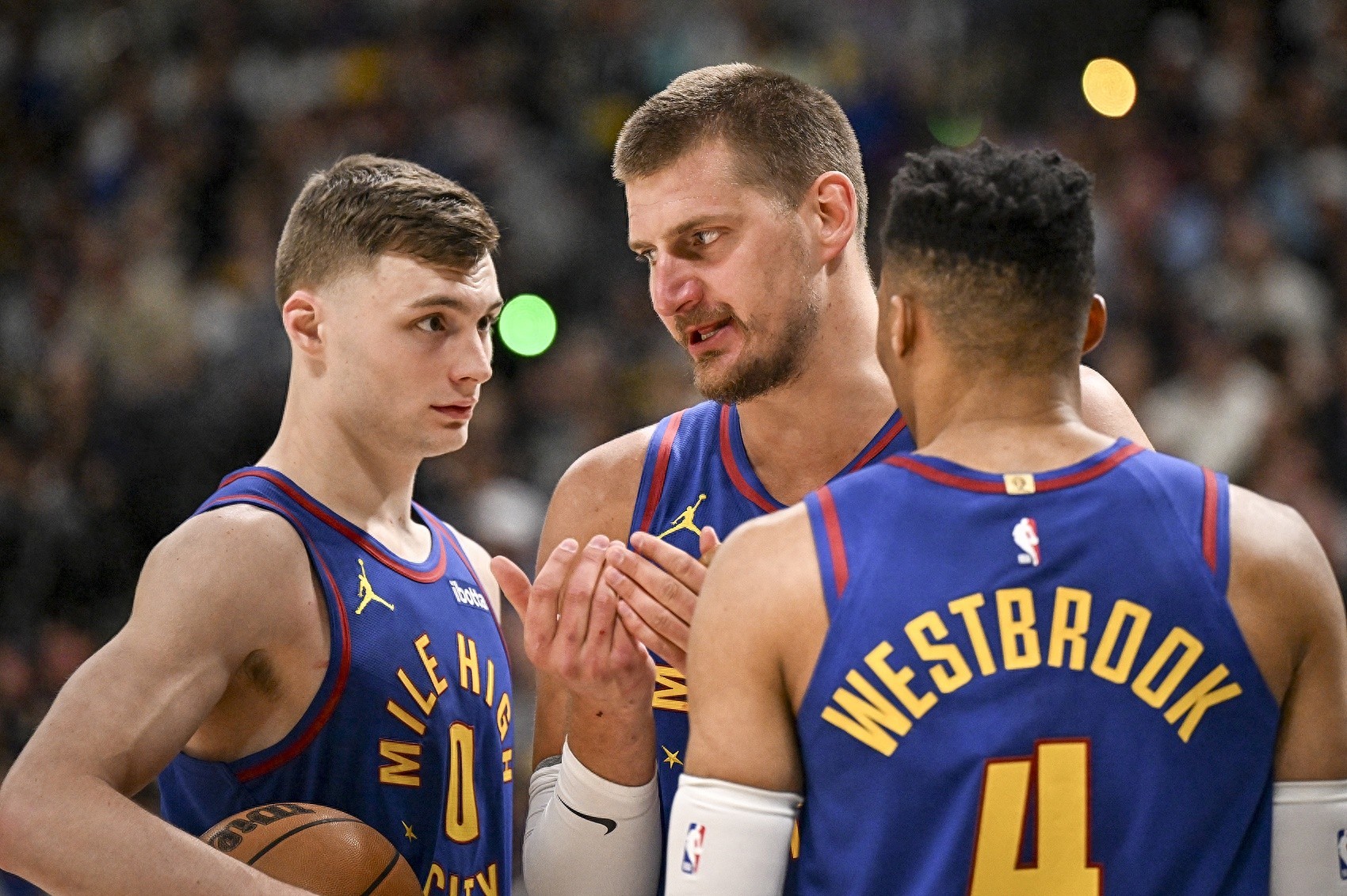 【威少：经历那些起伏后 我们变成了一支紧密团结的球队】今日NBA季后赛西部半决赛