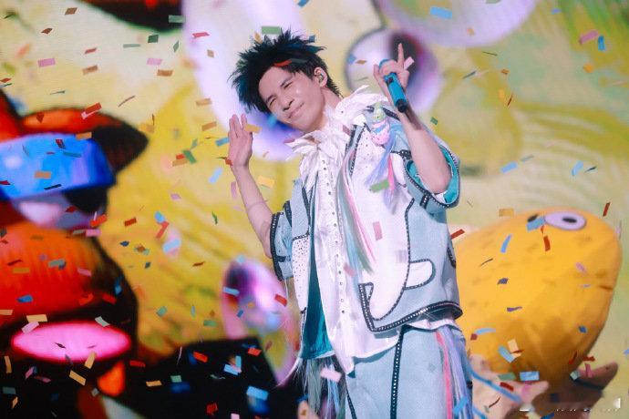 大张伟演唱会官宣郑州大张伟要在郑州开演唱会了人间快乐制造机大张伟来袭，「我们伟大