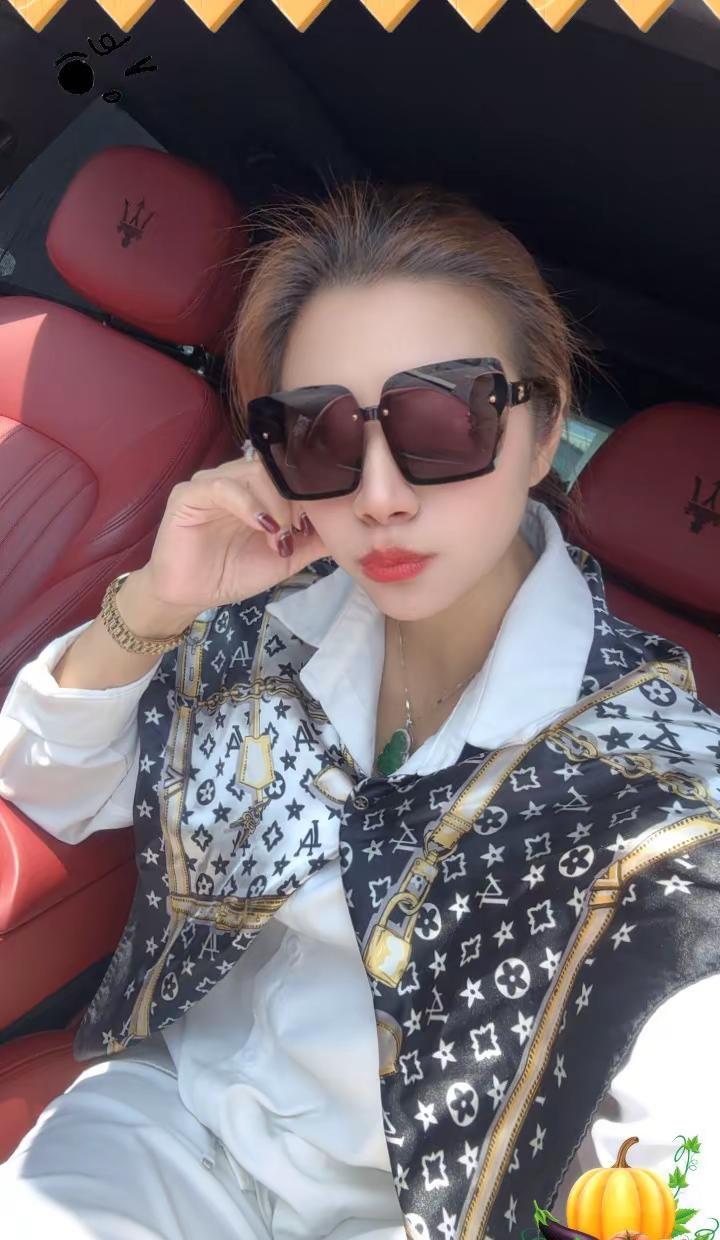 今年一定好好干,争取买一麻袋瓜子,坐着看碎花裙polo衫吵架,包臀裙和美式前刺干