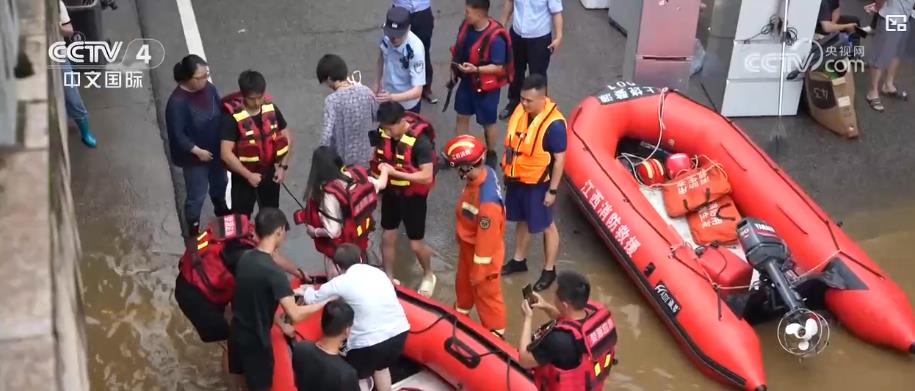 中东部大范围降雨持续:多部门全力救援 紧急转移群众、抢修道路保畅通