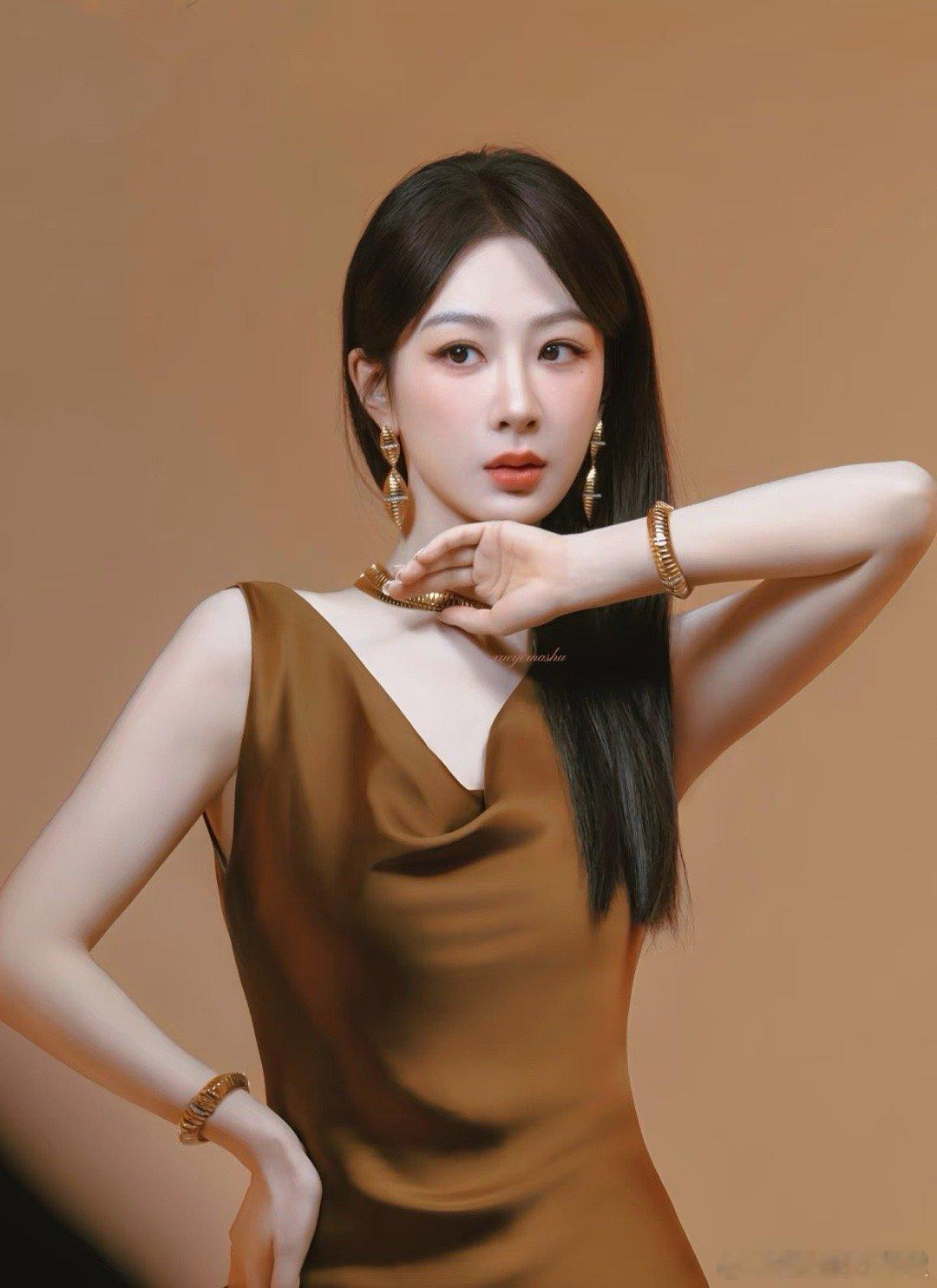 杨紫已经到上海了，没有路透[傻眼] ​​​