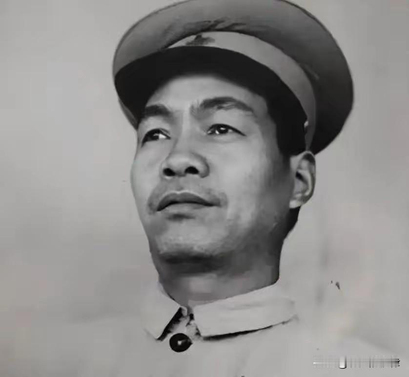 1955年大授衔震撼一幕！卧床15年的病号高居大将第二，中央：死了也要授
 
高