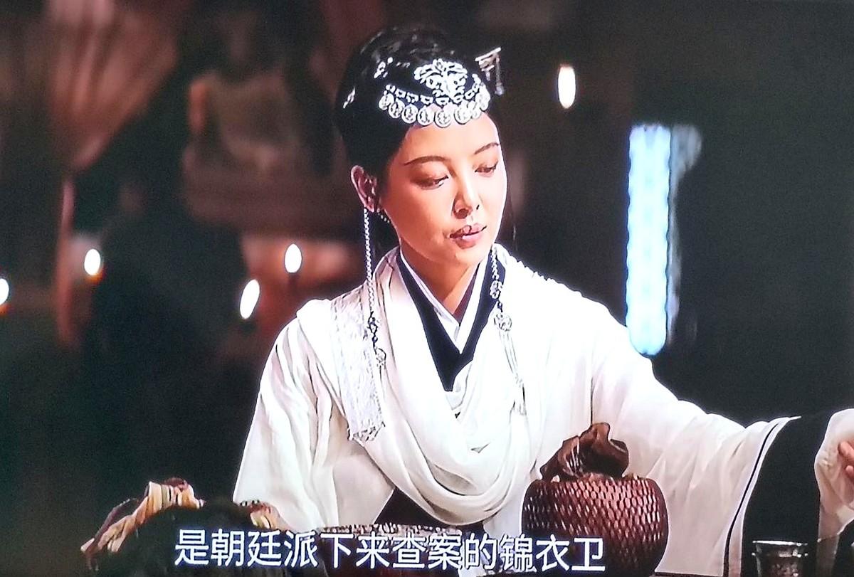 陈坤和辛芷蕾竟然跑到大西北吃沙子，这部新剧的阵容真够野的。

一开场就是实打实的