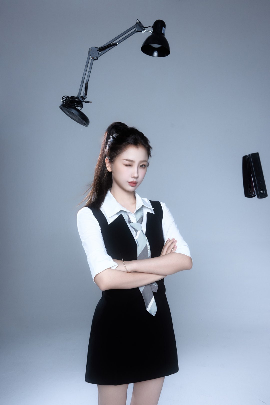 虞书欣｜发布会造型出图，今天是酷酷学姐 ​​​