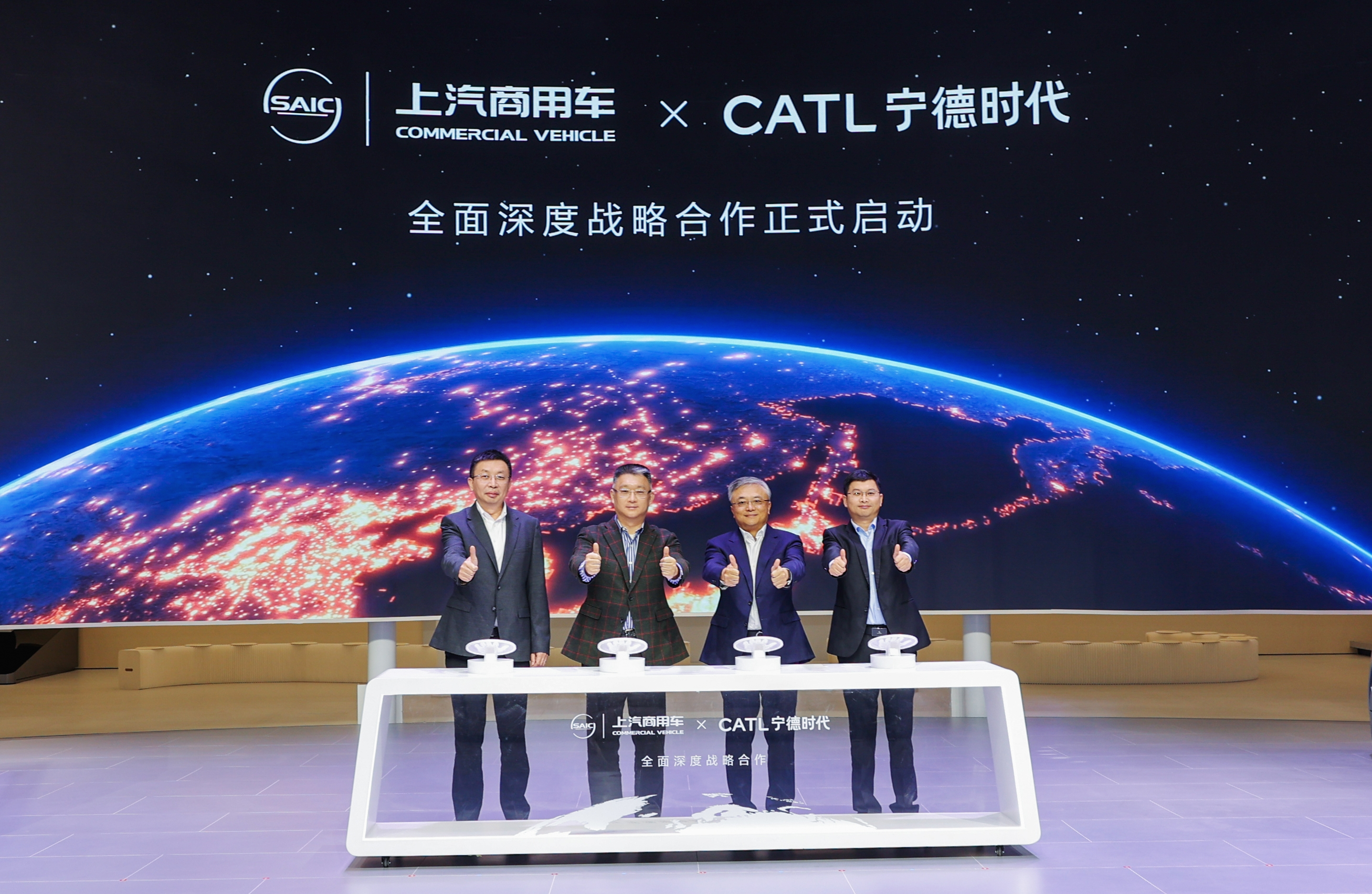 大通这波焕新太顶了！全新“众辉标”一亮相就戳中痛点，环形设计藏着全球化野心，“人