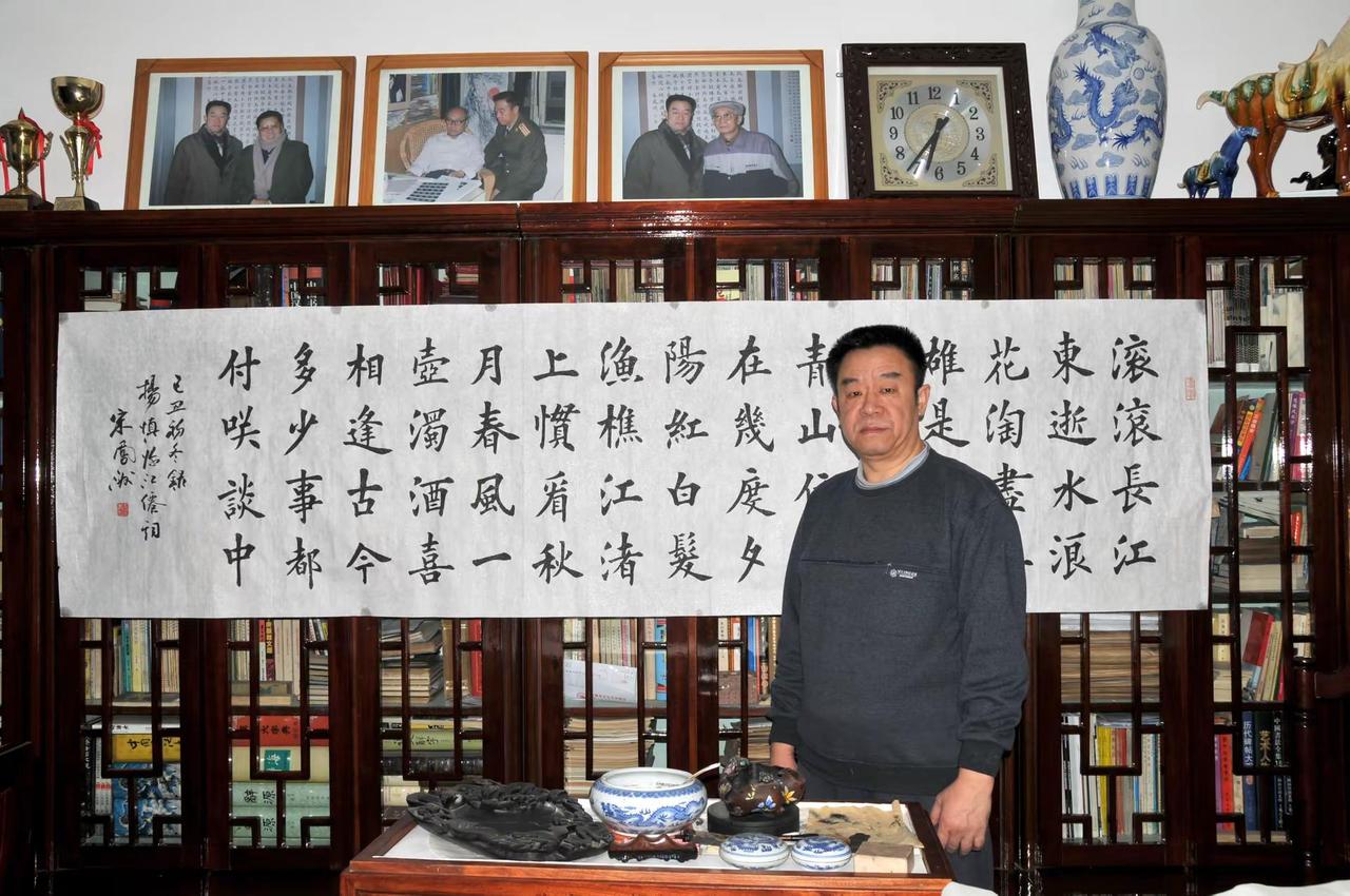 宋凤洲楷书：杨慎词。八尺屏横幅：这款八尺屏不仅尺寸大气，足以彰显空间的恢弘气度，