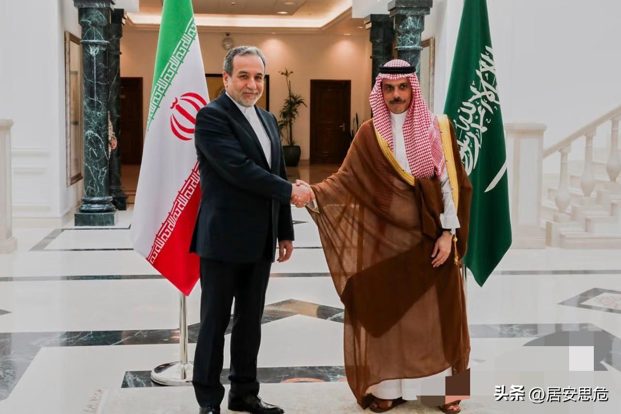 第一、宗教派别不同，逊尼派和什叶派的历史积怨已久。

第二、沙特的经济腾飞完全依