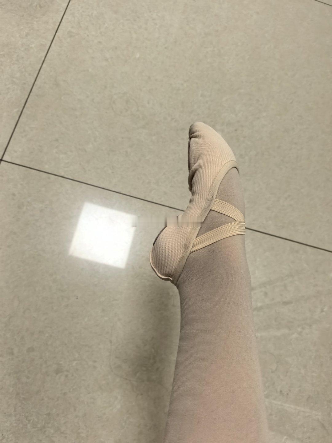 但凡有一点脚背也不至于一点脚背都没有