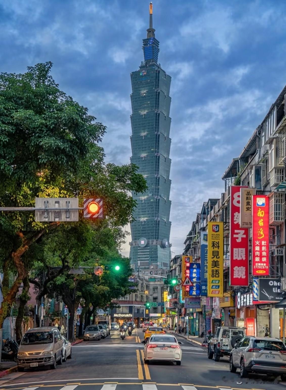 最近我频繁刷到大陆的年轻人去到台湾省旅游，友友们，这是在暗示台湾快要回归了吗，好