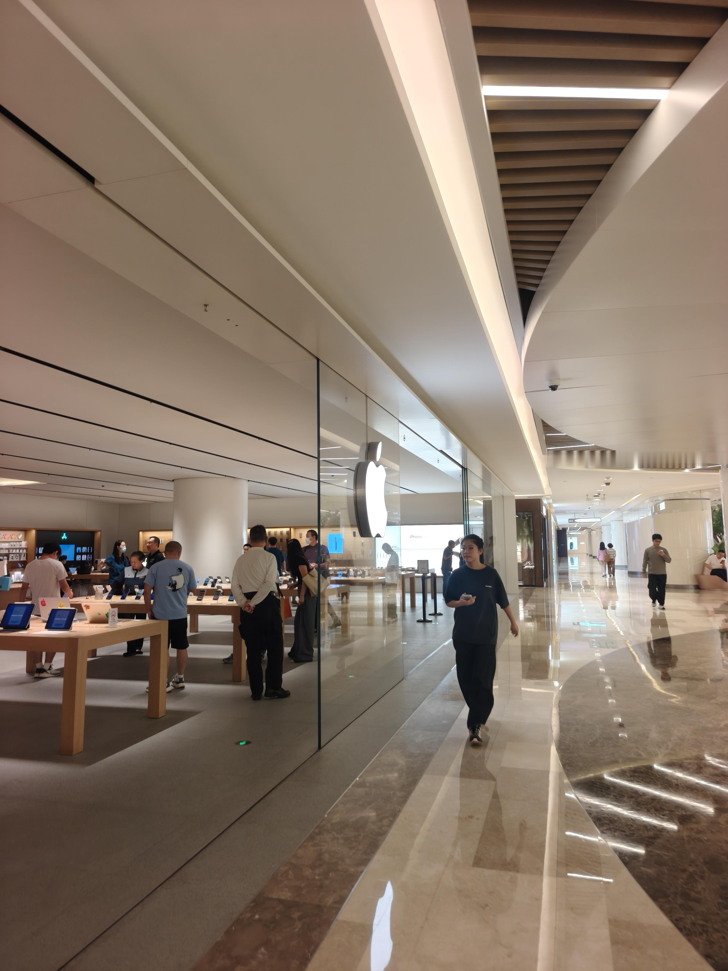 来Apple苹果武汉看了下，目前还没有iPhone Duo和18 Pro系列的展