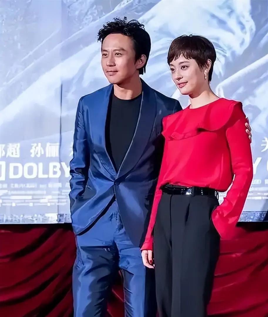 演员孙俪说：“记得有次我和邓超的结婚纪念日，他提前订好餐厅，跟我说：“咱们好好捯