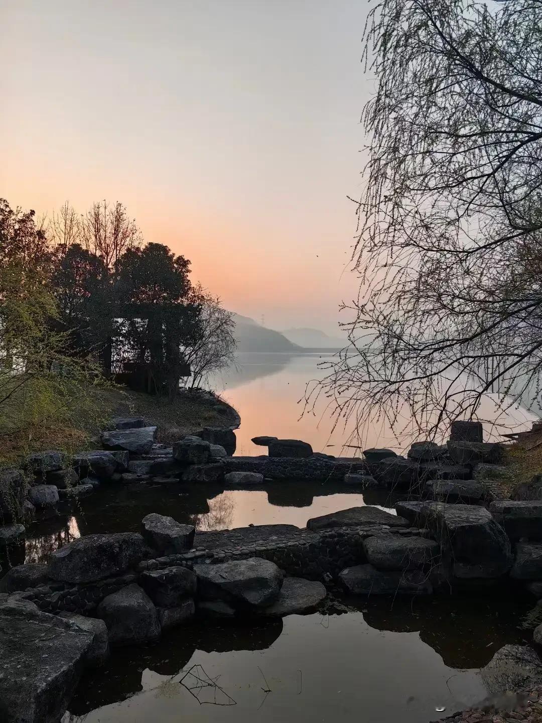 早上好！一个人真正的魅力 ，不是你给对方留下了美好的第一印象 ，而是对方认识你多