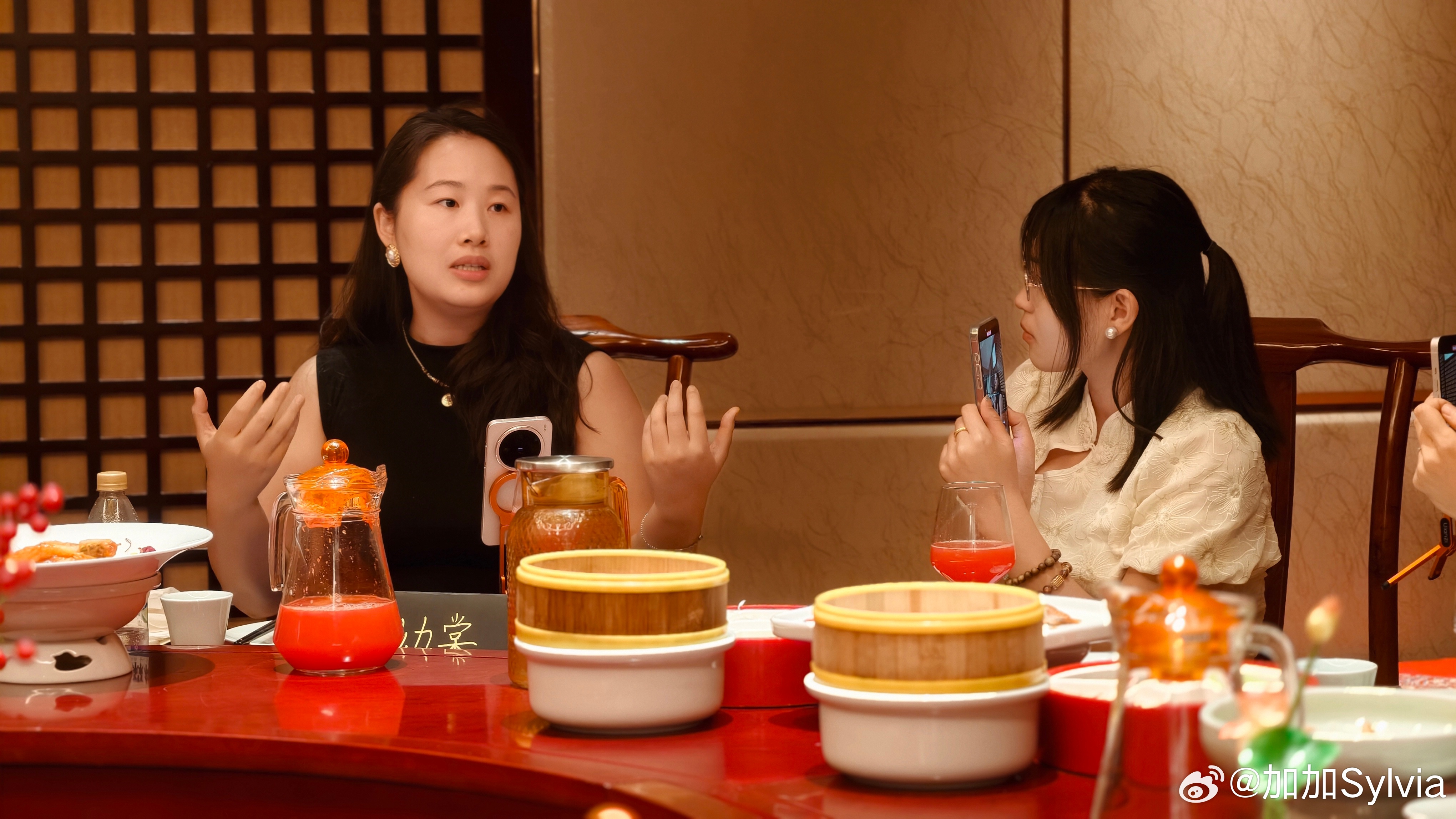 人生何处不相逢～昨晚0809女老板自媒体饭局上，发现有我UCL前后差一年入学的校