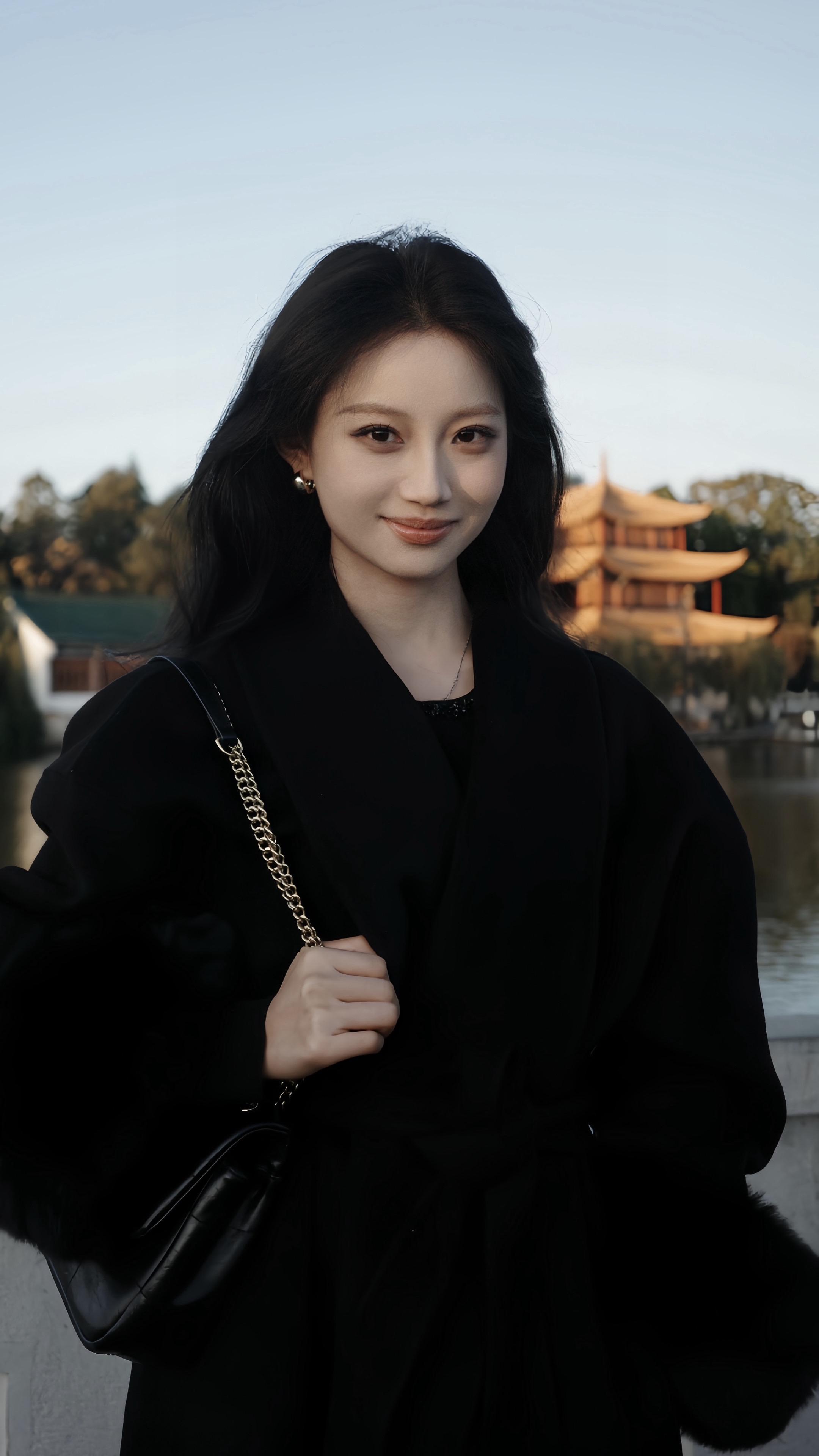 风吹花落泪如雨