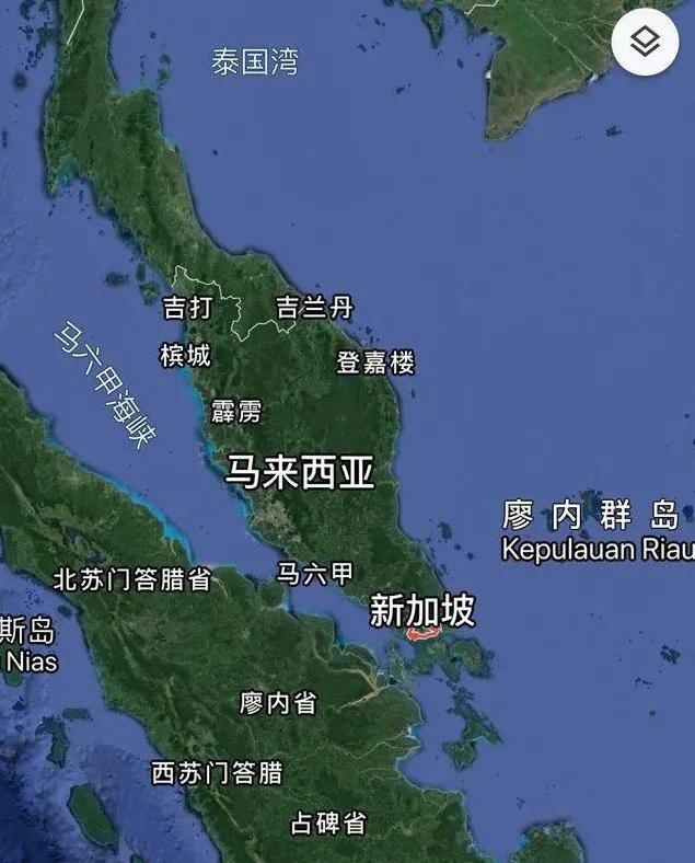 新加坡估计怎么也想不通，舒舒服服躺在马六甲海峡上收了几十年“过路费”，以为自己稳