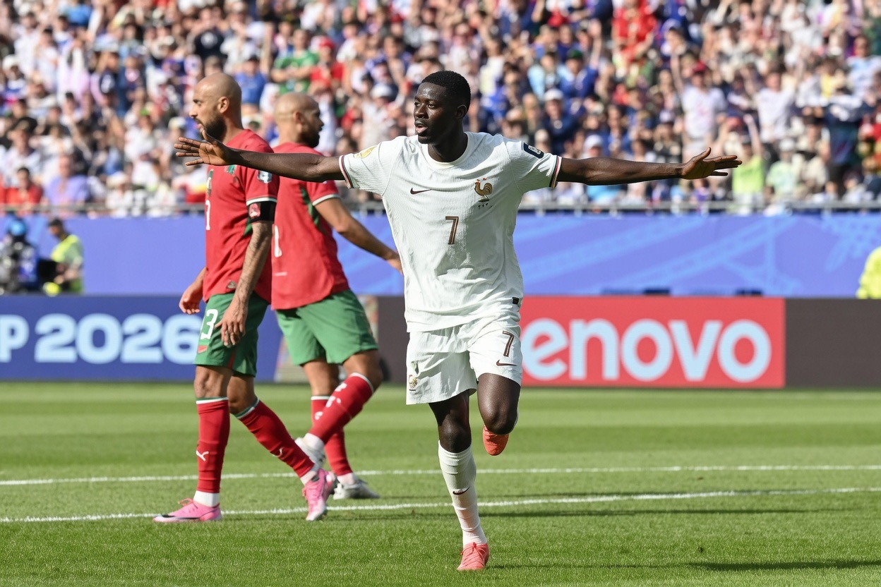 【登贝莱：姆巴佩赛前告诉我留在中路】法国队2-0击败摩洛哥晋级世界杯半决赛后，奥