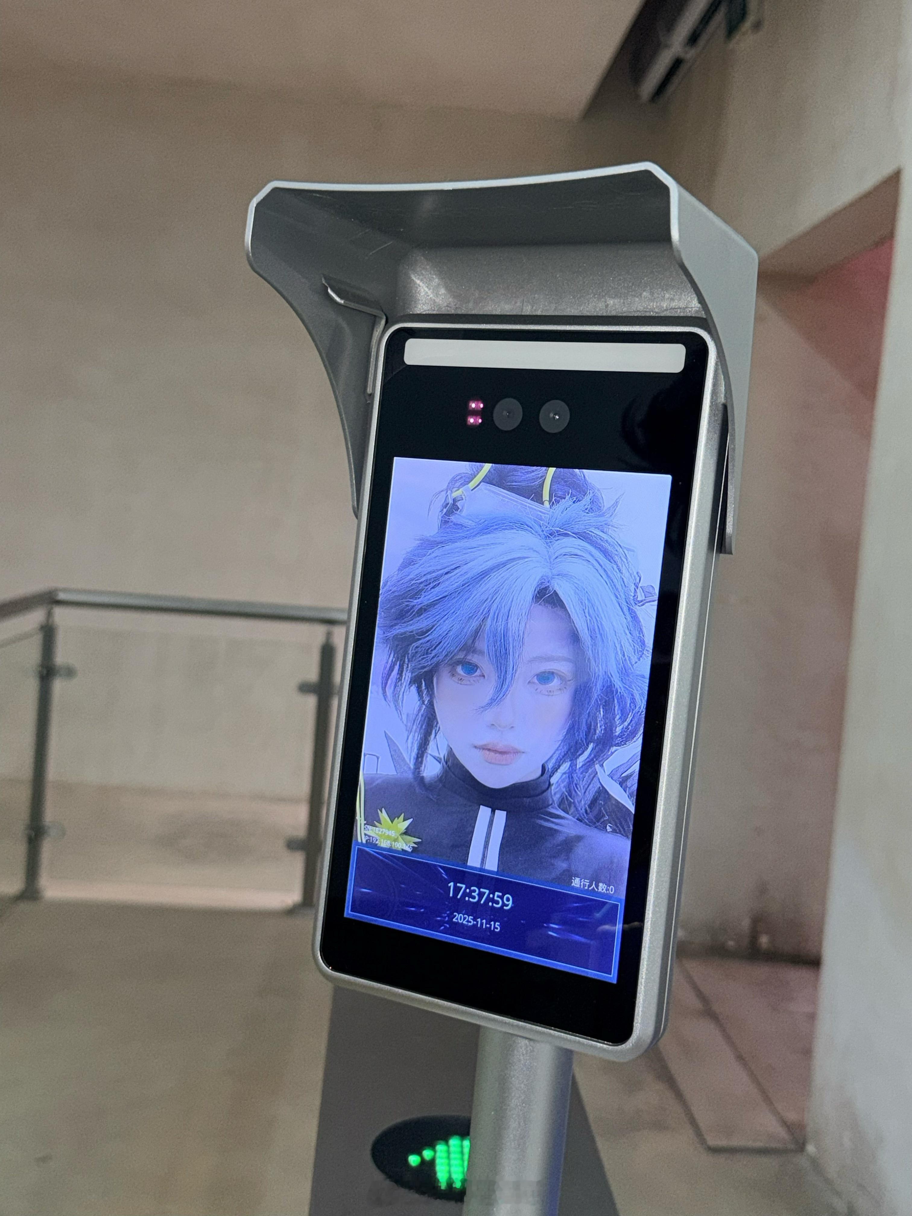 星源上班脸就这样 