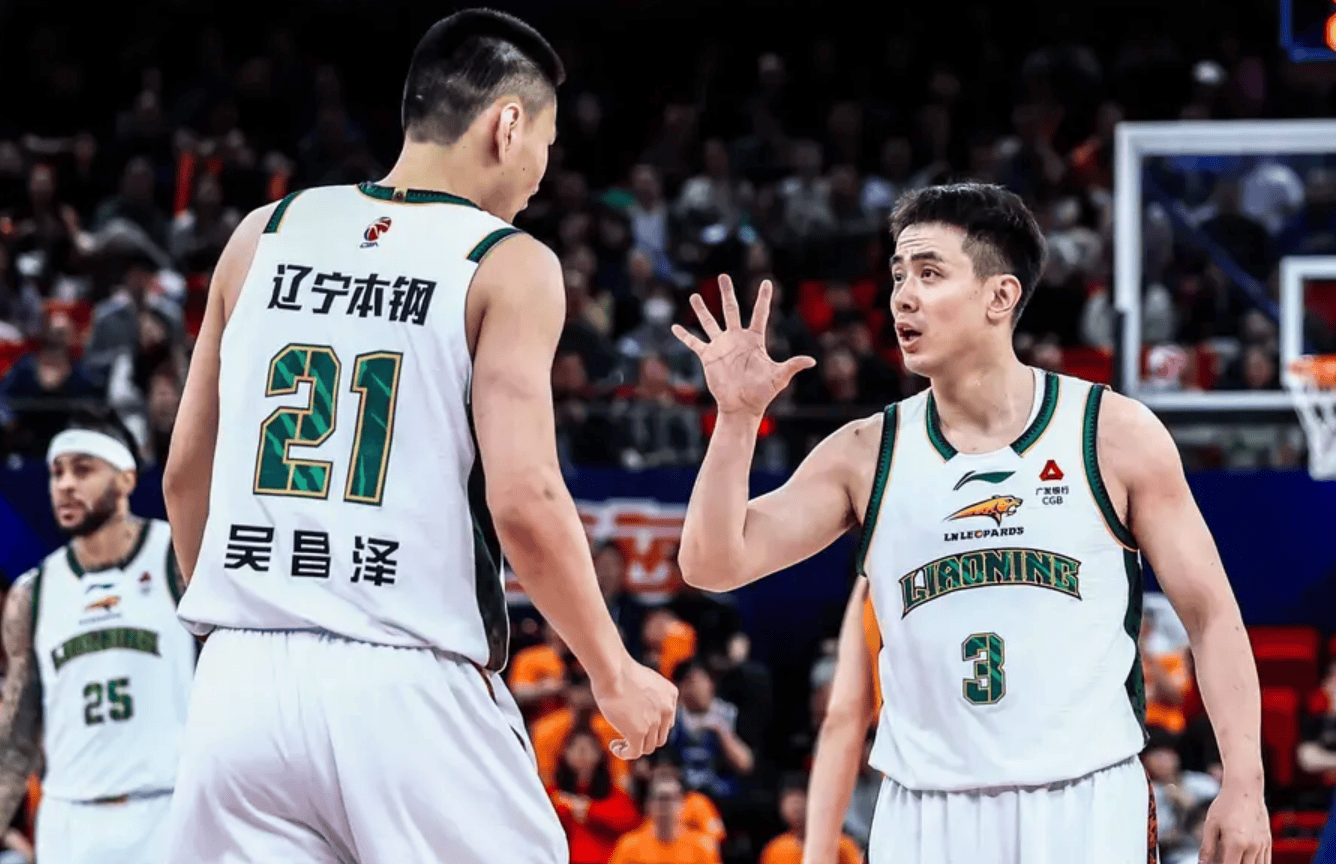 乌戈：杨瀚森进步显著但我会选赵继伟，他让教练轻松了很多