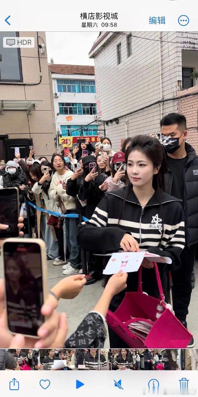在拍戏的男女明星最近的横店生图 ​​​